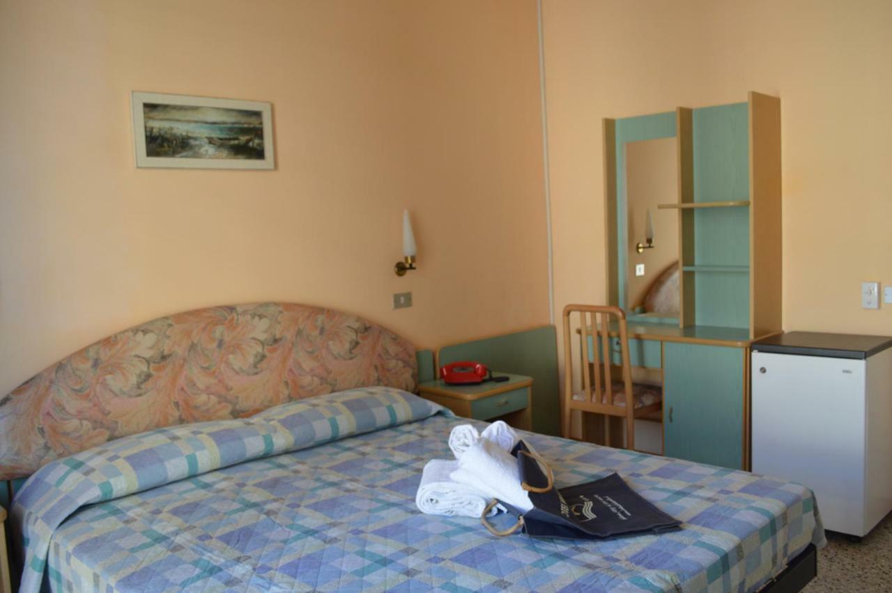 Hotel Lauretta Беллария-Иджеа-Марина Экстерьер фото