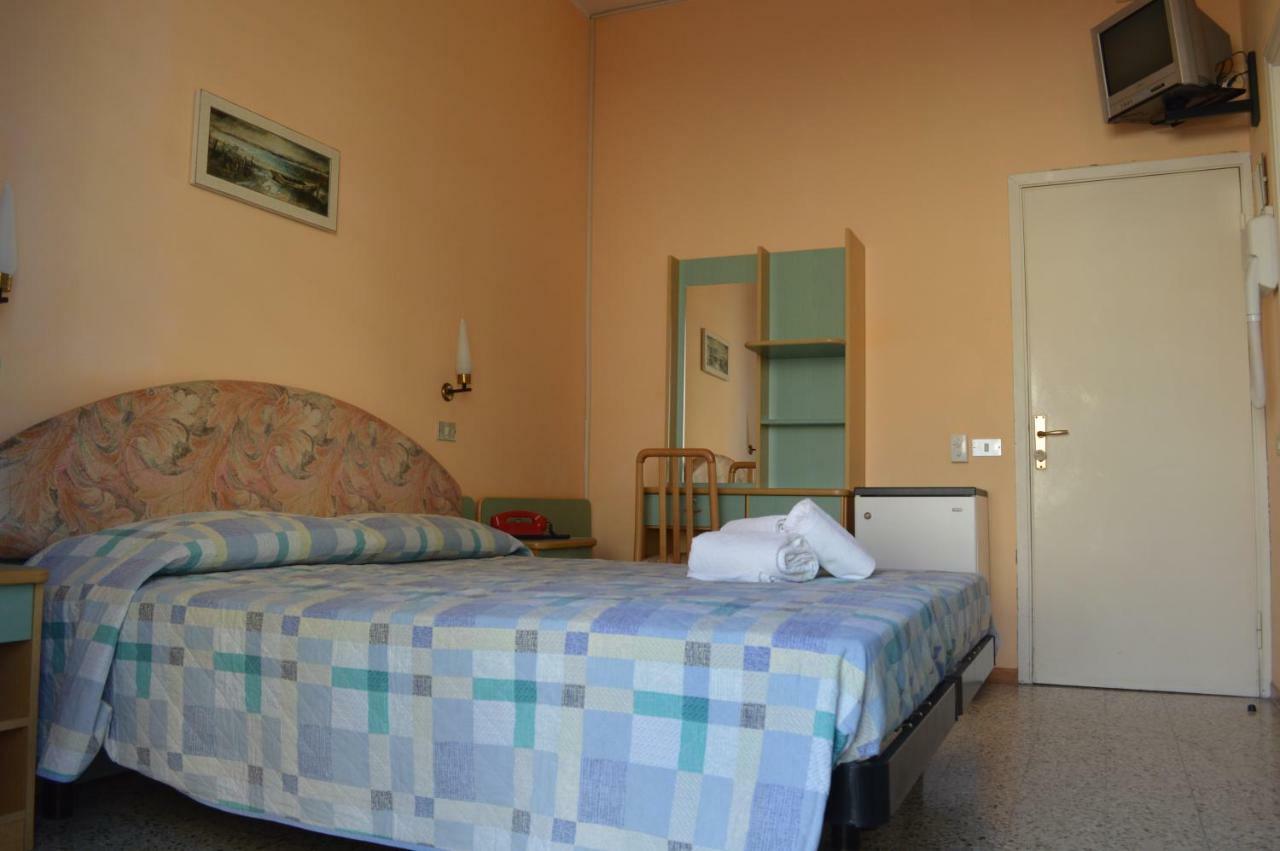 Hotel Lauretta Беллария-Иджеа-Марина Экстерьер фото