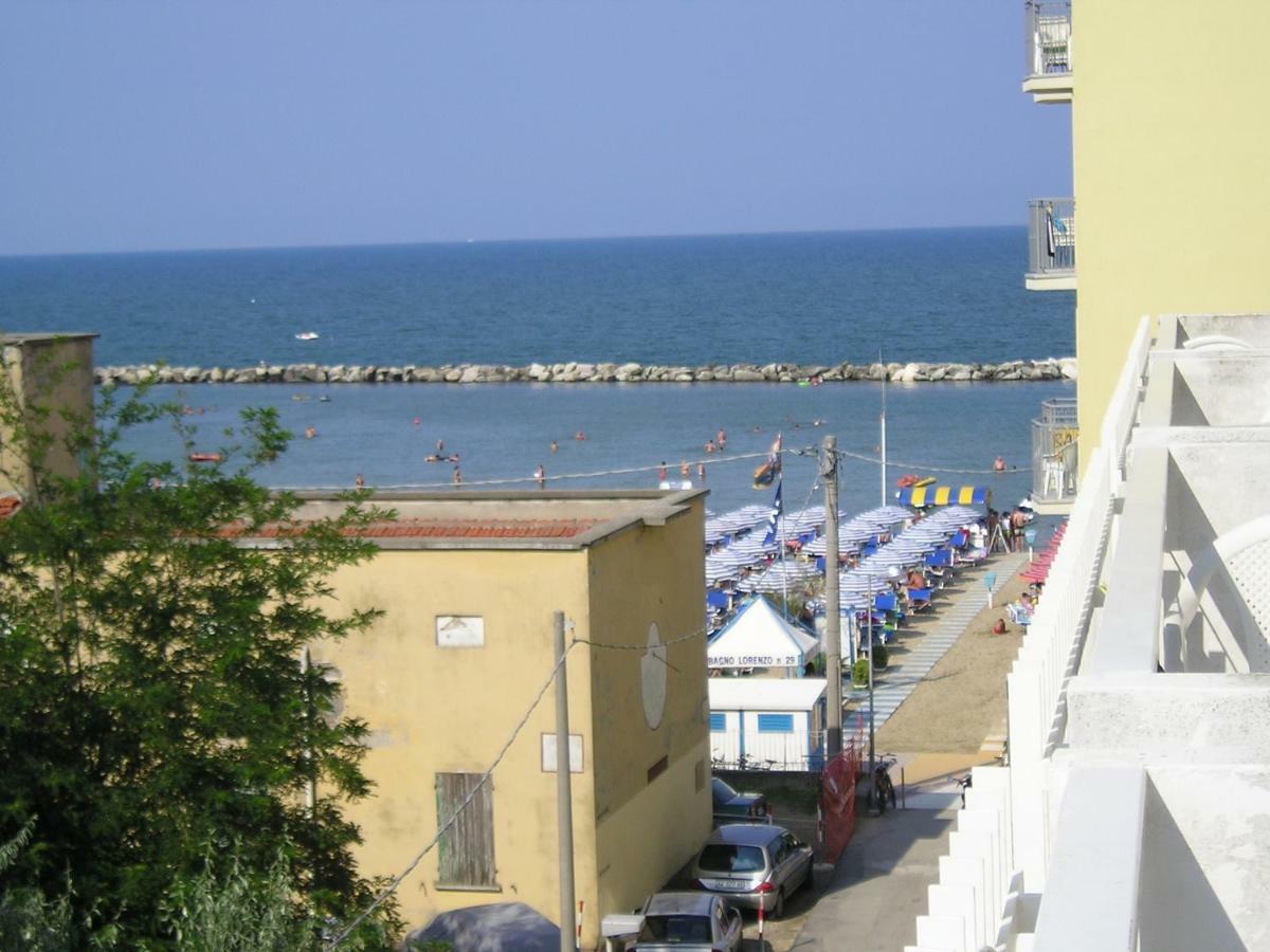 Hotel Lauretta Беллария-Иджеа-Марина Экстерьер фото