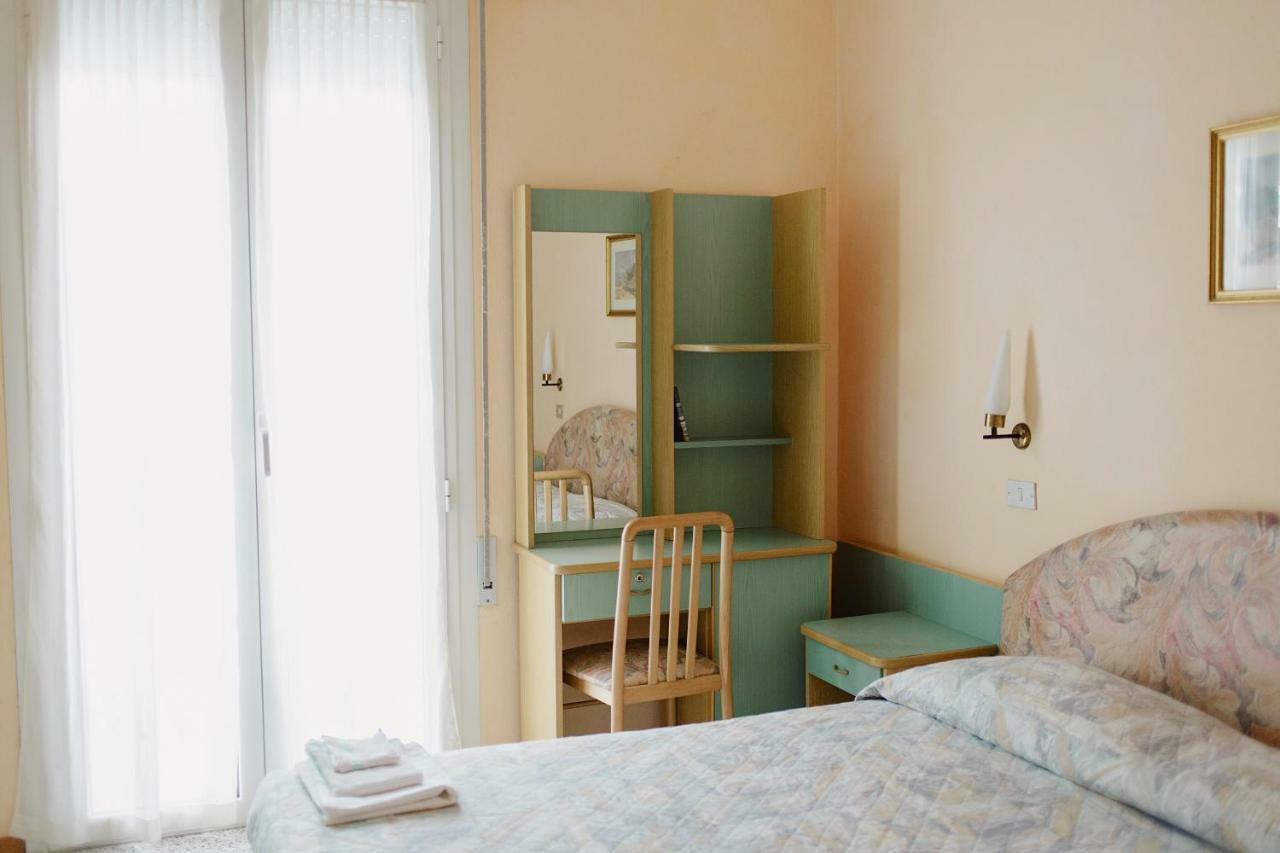 Hotel Lauretta Беллария-Иджеа-Марина Экстерьер фото