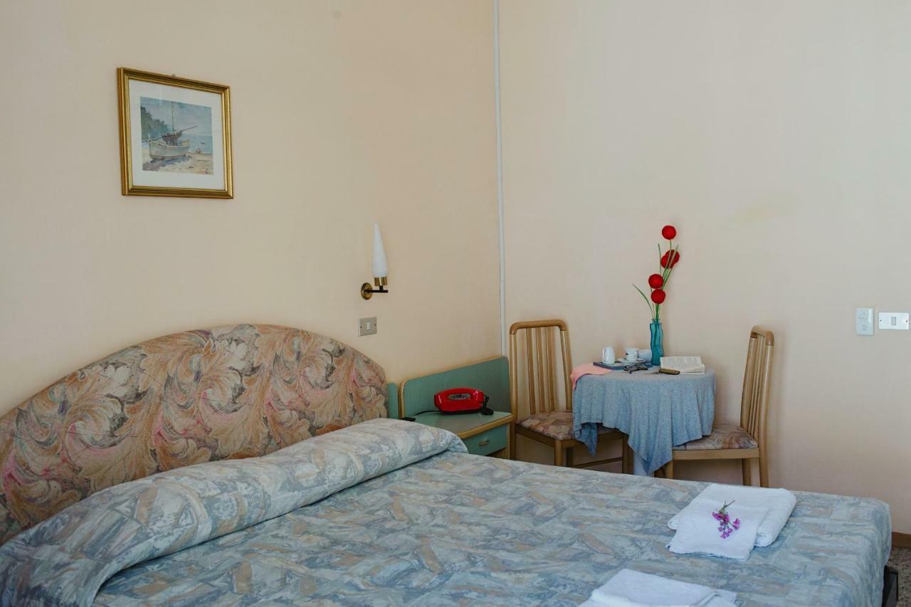 Hotel Lauretta Беллария-Иджеа-Марина Экстерьер фото