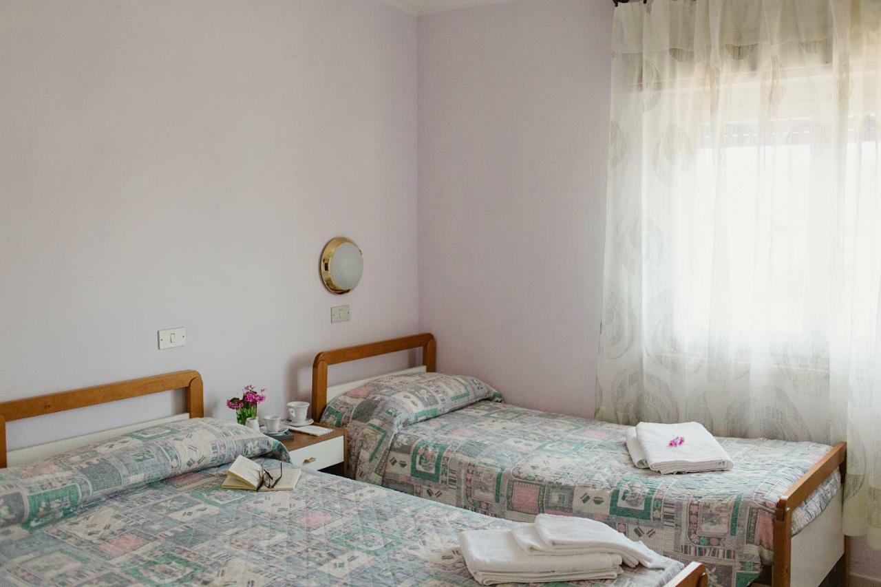 Hotel Lauretta Беллария-Иджеа-Марина Экстерьер фото