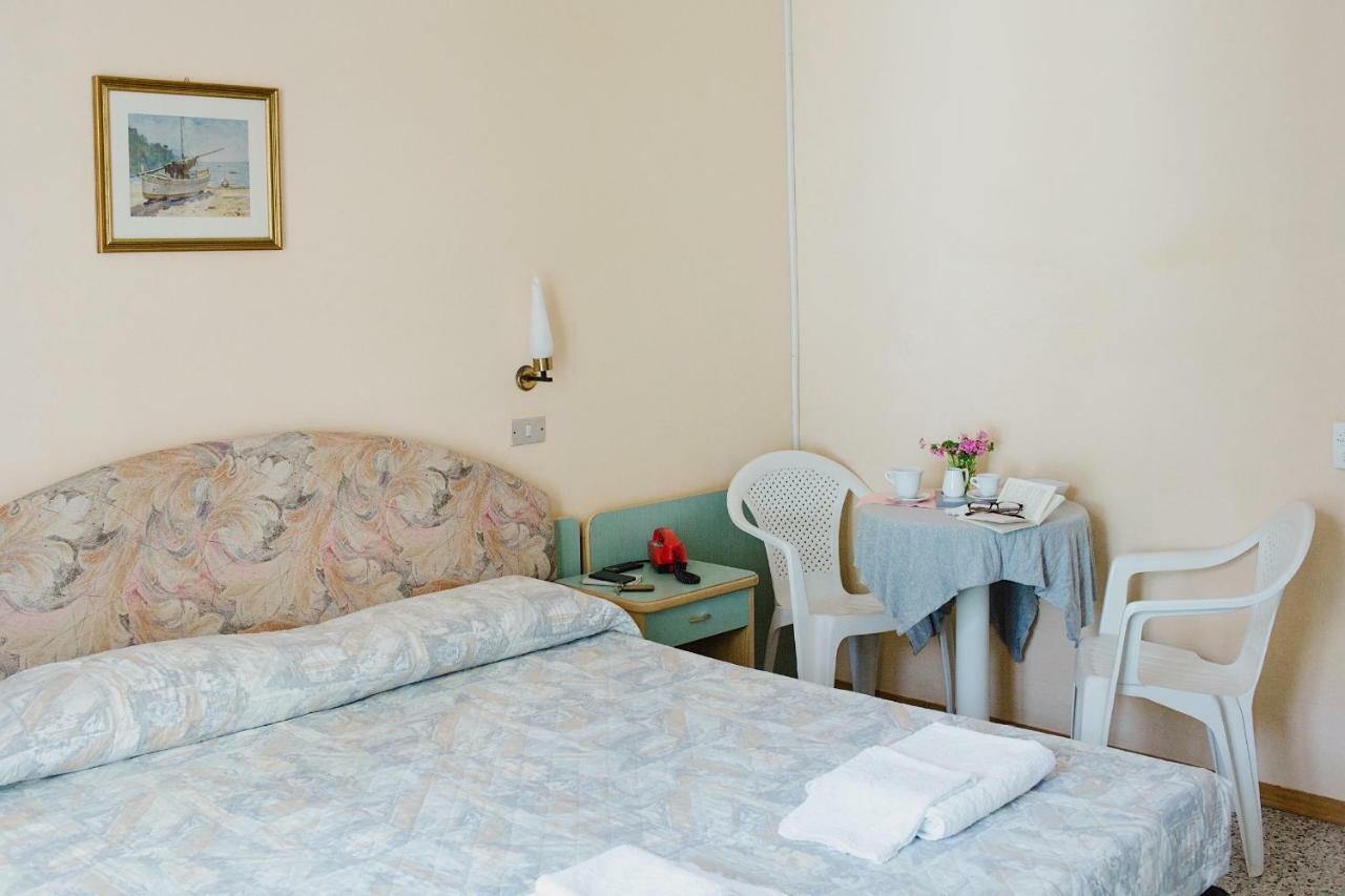 Hotel Lauretta Беллария-Иджеа-Марина Экстерьер фото