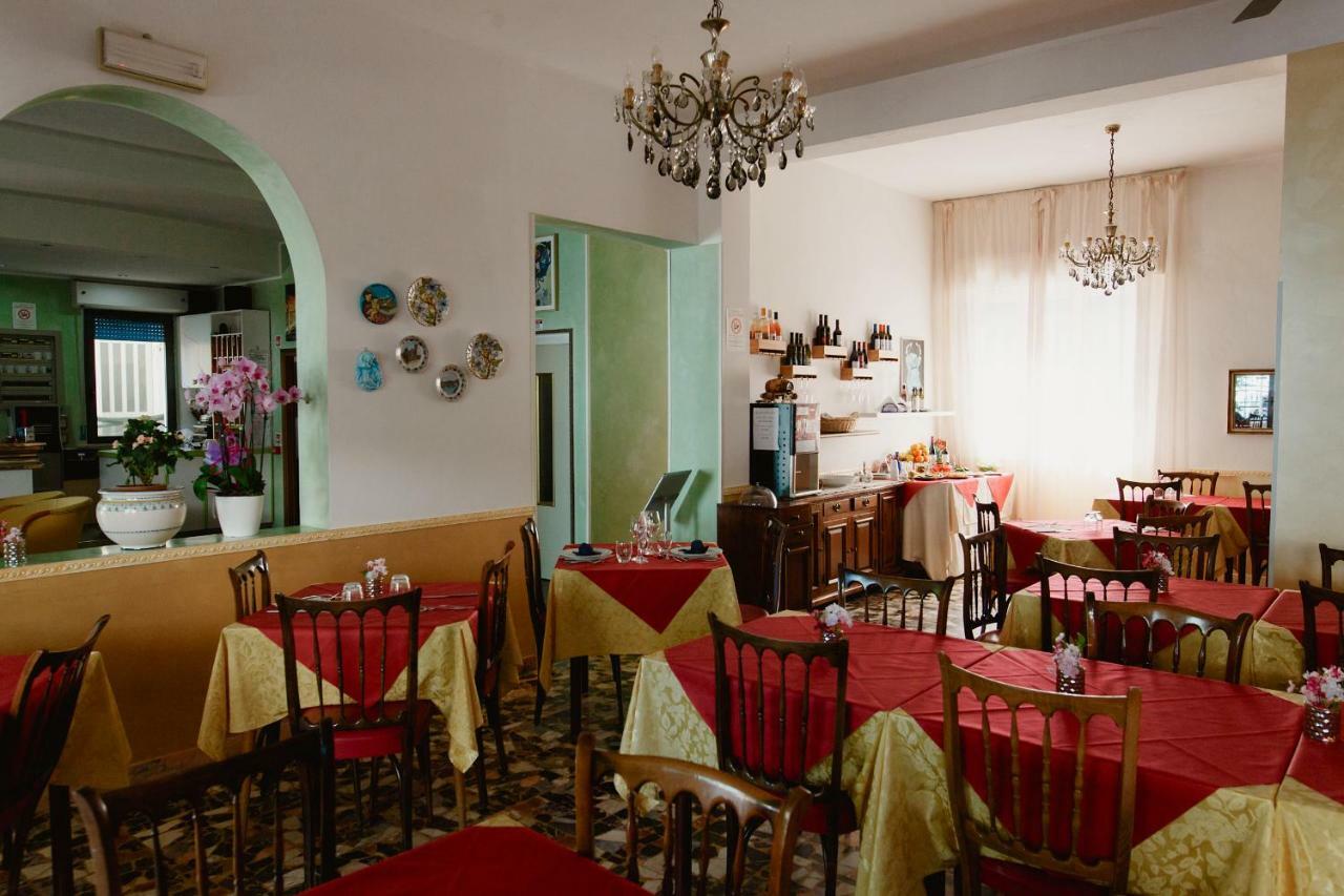 Hotel Lauretta Беллария-Иджеа-Марина Экстерьер фото