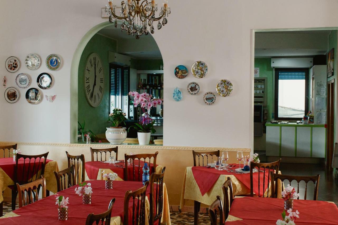 Hotel Lauretta Беллария-Иджеа-Марина Экстерьер фото